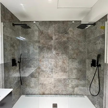 The Obelisk - Host By Traveler's Nest